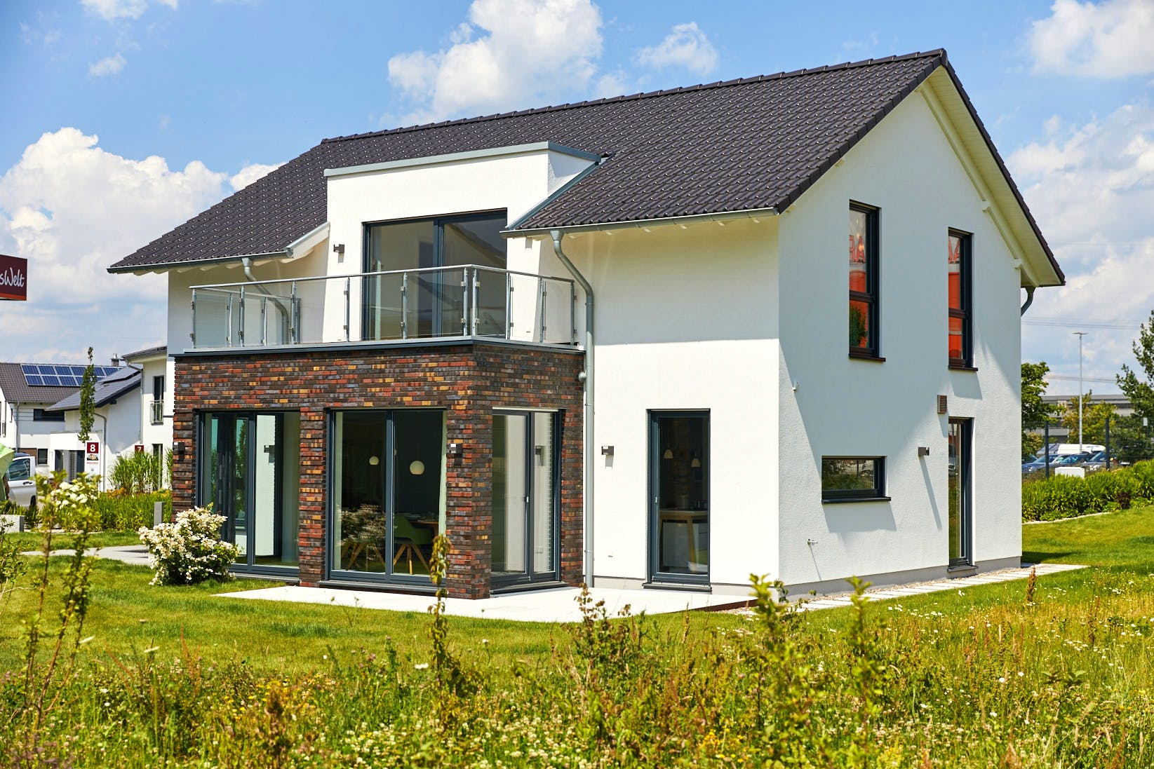 Fertighaus Alona von GUSSEK HAUS Schlüsselfertig ab 553400€, Satteldach-Klassiker Außenansicht 1