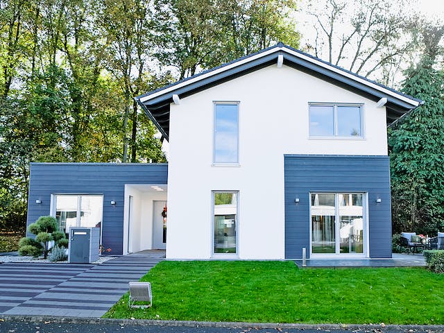 Fertighaus Haas MH Bad Vilbel J 142 von Haas Fertigbau Ausbauhaus ab 215000€, Satteldach-Klassiker Außenansicht 1