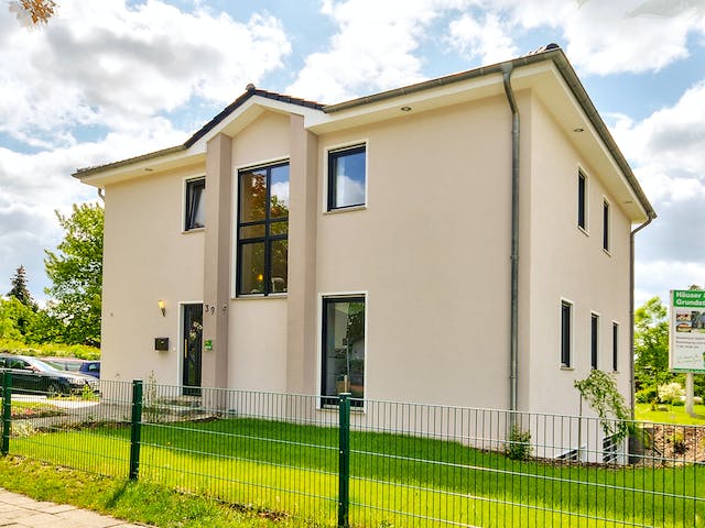 Massivhaus Dresden von HELMA MASSIVHAUS Schlüsselfertig ab 378550€, Stadtvilla Außenansicht 4