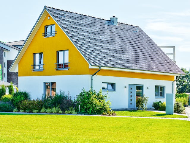 Massivhaus Leipzig von HELMA MASSIVHAUS Schlüsselfertig ab 420900€, Satteldach-Klassiker Außenansicht 3