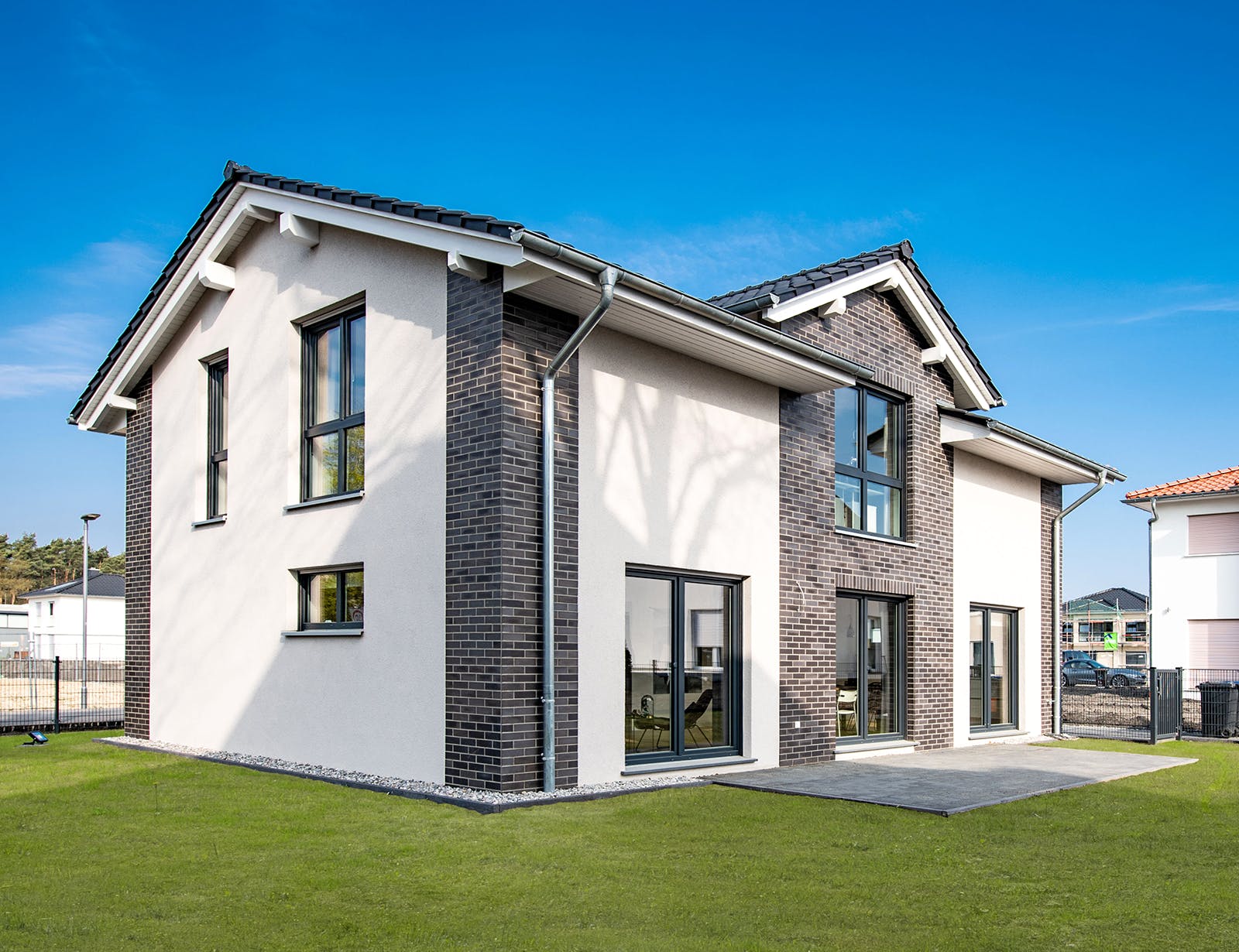Massivhaus Trient von HELMA MASSIVHAUS Schlüsselfertig ab 363100€, Satteldach-Klassiker Außenansicht 10