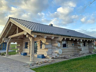 Blockhaus Blockhaus Gransee von Holzbau rustikal - Blockhäuser Bausatzhaus ab 91870€, Satteldach-Klassiker Außenansicht 1