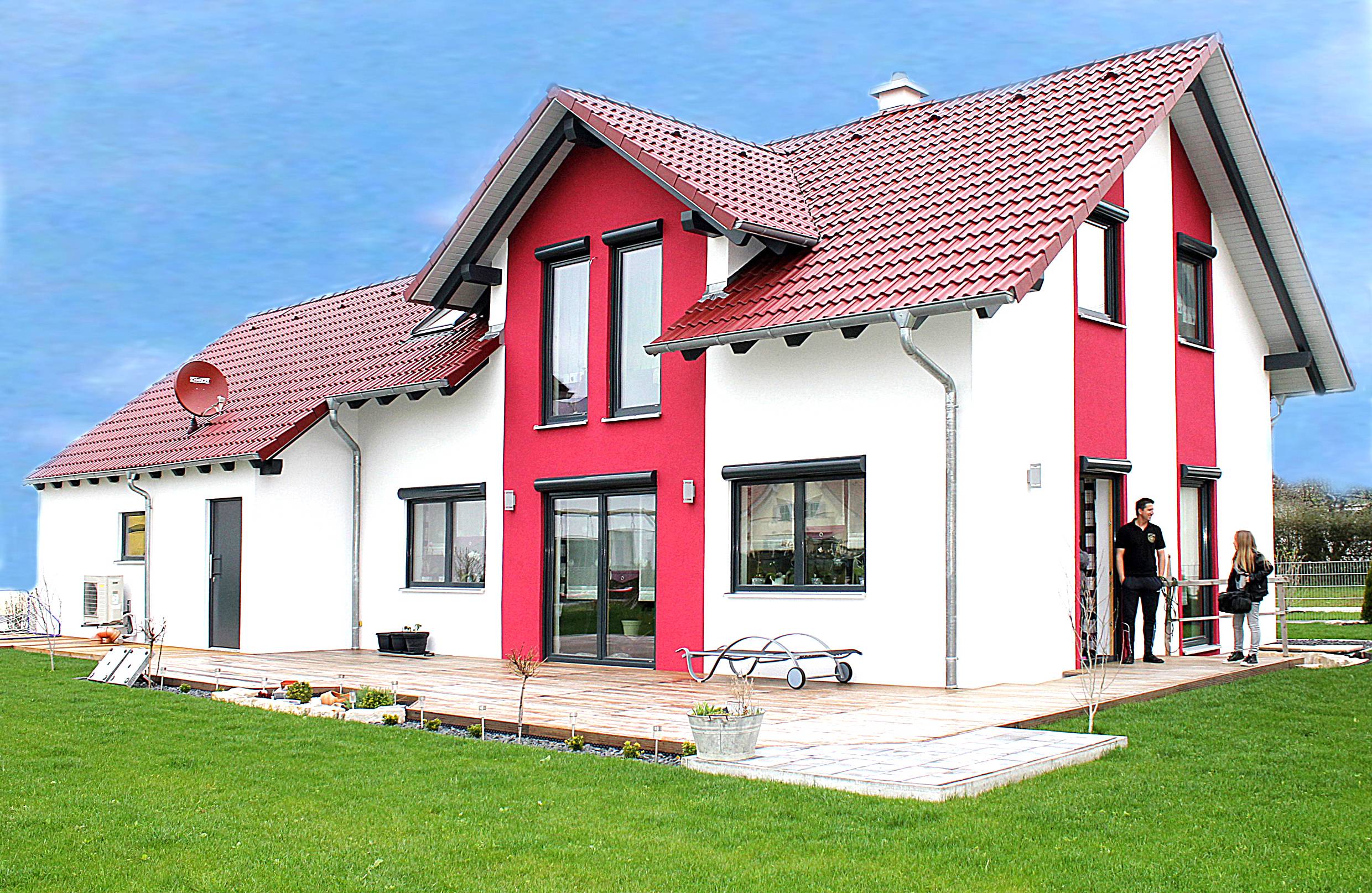 Fertighaus Homestory 057 von Lehner Haus Schlüsselfertig ab 274170€, Satteldach-Klassiker Außenansicht 1