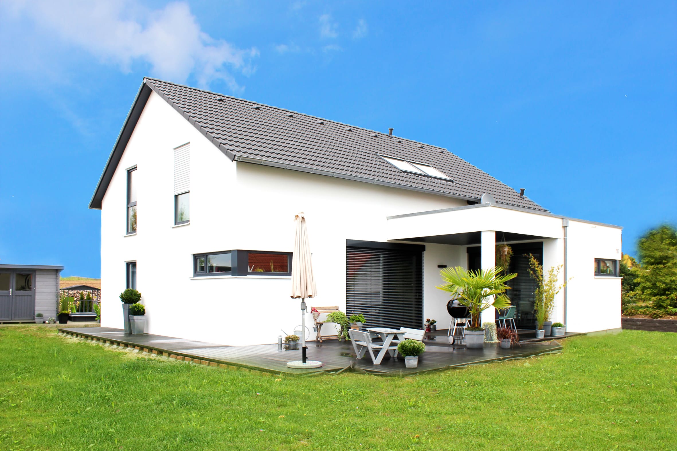 Fertighaus Homestory 093 von Lehner Haus Schlüsselfertig ab 390000€, Satteldach-Klassiker Außenansicht 1