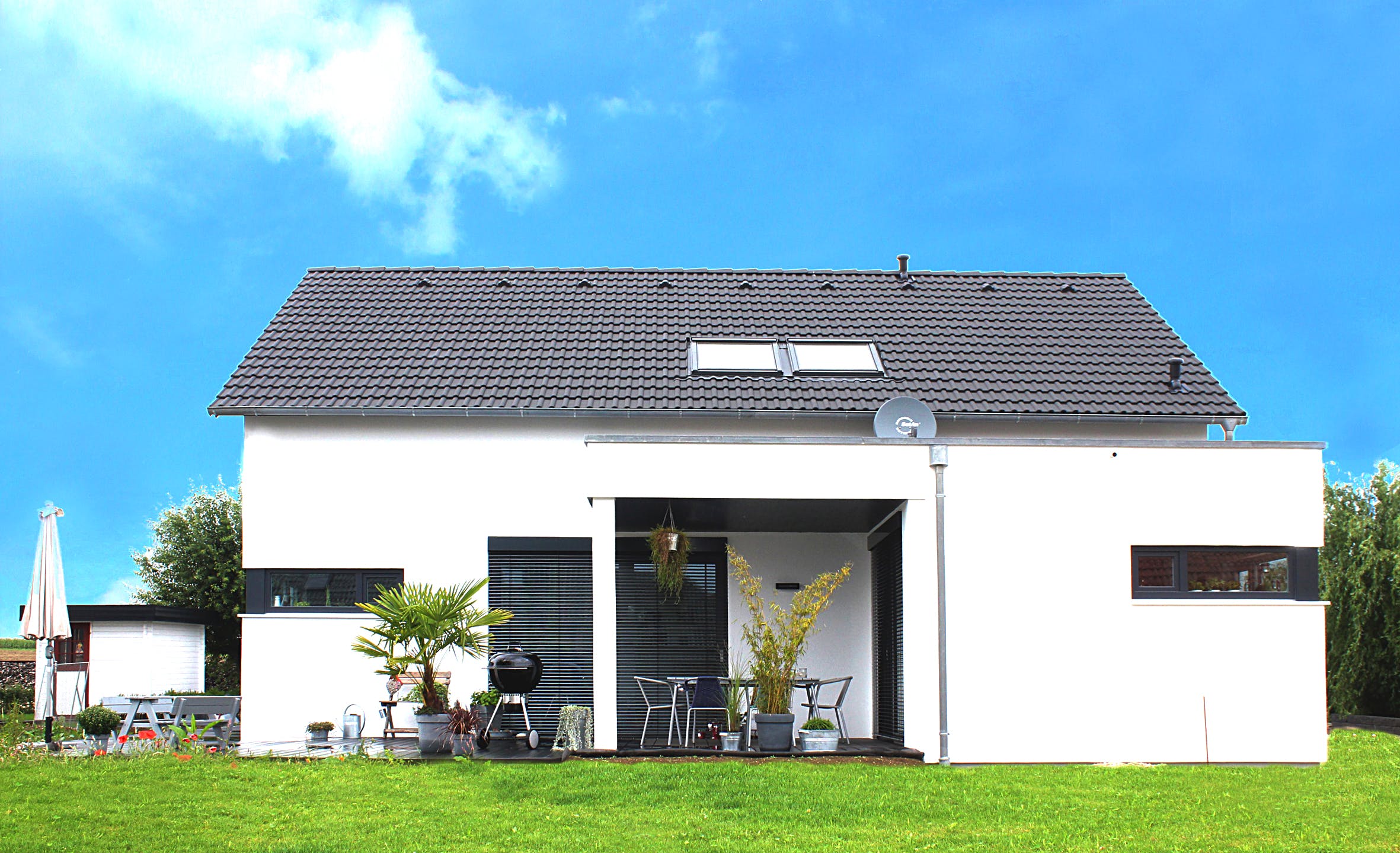 Fertighaus Homestory 093 von Lehner Haus Schlüsselfertig ab 390000€, Satteldach-Klassiker Außenansicht 2