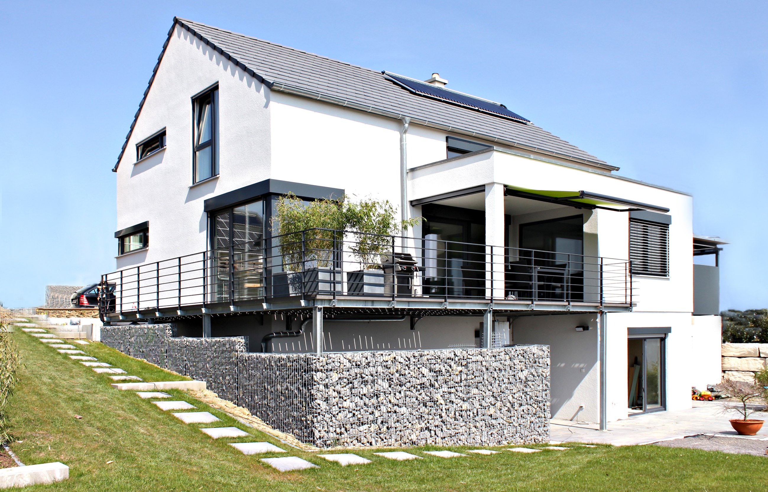 Fertighaus Homestory 139 von Lehner Haus Schlüsselfertig ab 466570€, Satteldach-Klassiker Außenansicht 1