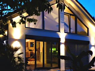 Fertighaus Homestory 193 von LEHNER HAUS Schlüsselfertig ab 432900€, Satteldach-Klassiker Außenansicht 2