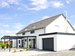 Fertighaus Homestory 343 von Lehner Haus, Satteldach-Klassiker Außenansicht 1