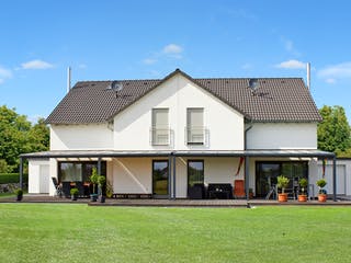 Fertighaus Homestory 343 von Lehner Haus, Satteldach-Klassiker Außenansicht 3