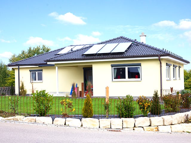 Fertighaus Homestory 429 von Lehner Haus, Bungalow Außenansicht 2