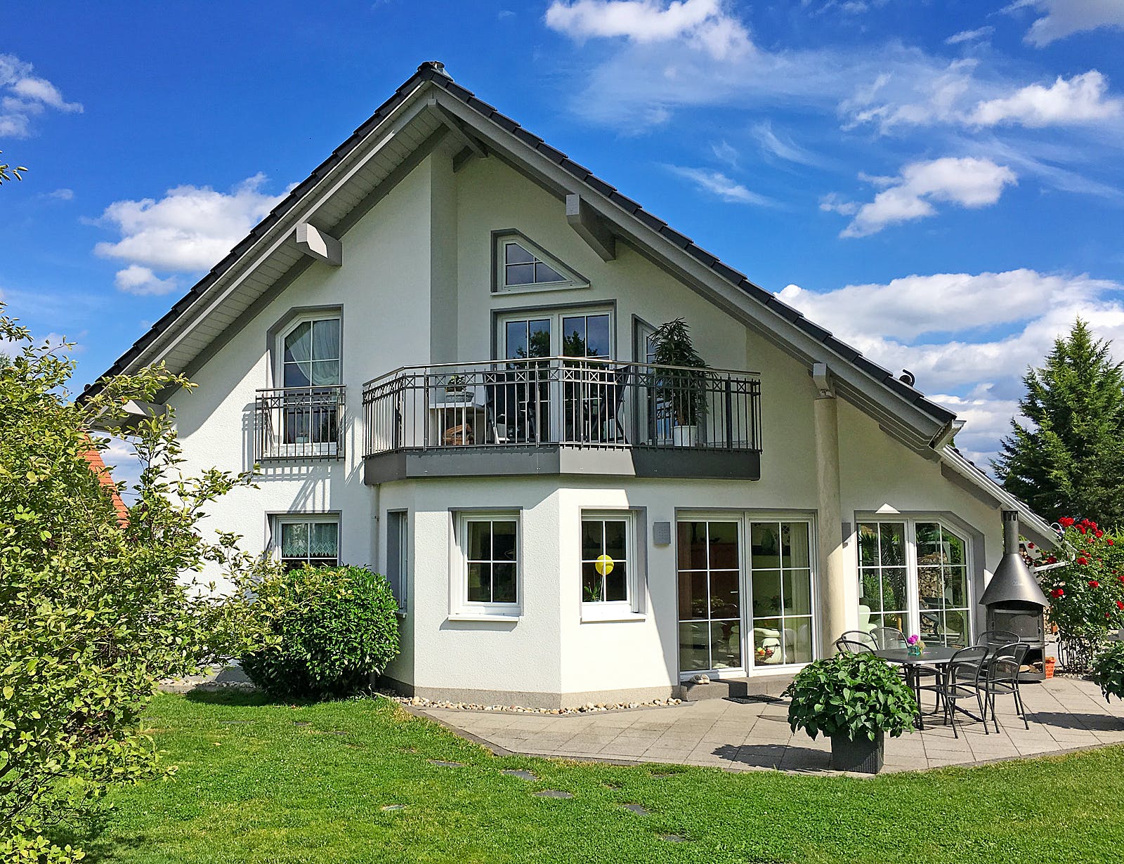 Massivhaus Susi III von HSE Massivhaus Schlüsselfertig ab 277940€, Satteldach-Klassiker Außenansicht 2
