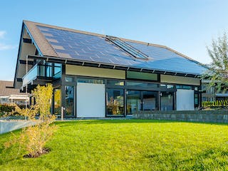 Fertighaus HUF Haus ART 5 Beispiel 5 von HUF HAUS, Fachwerk Außenansicht 3