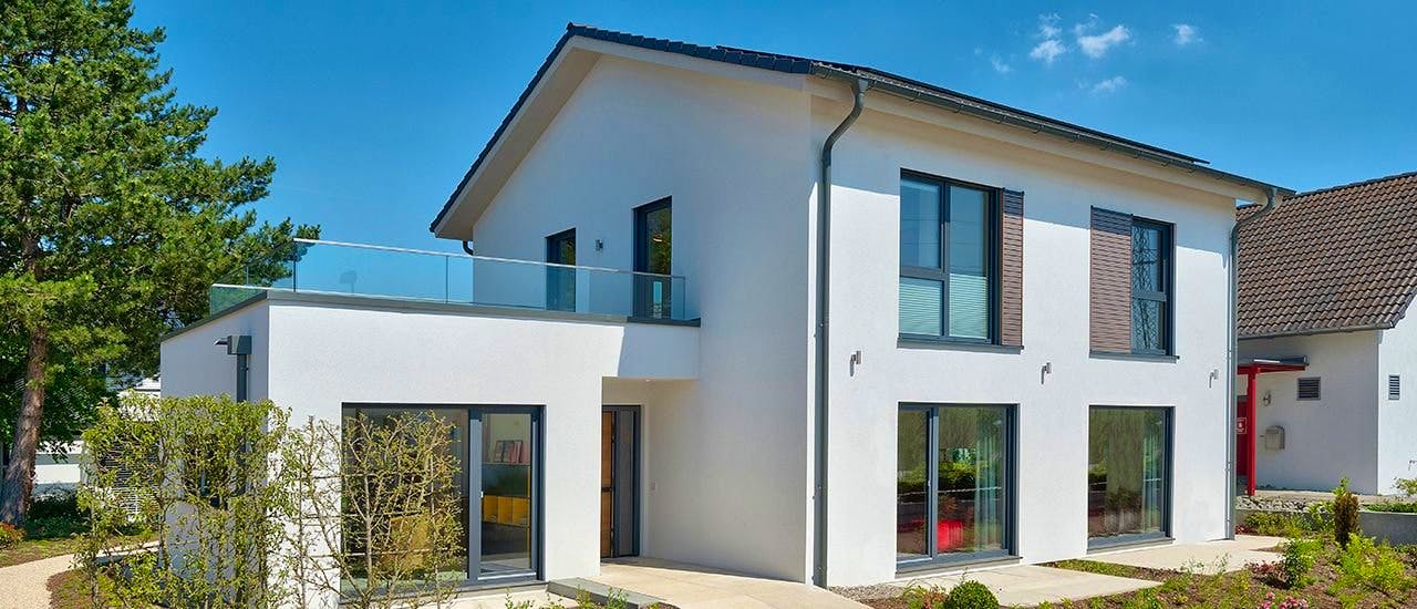 Fertighaus SUNSHINE 157 Fellbach von Living Fertighaus, Satteldach-Klassiker Außenansicht 1