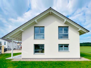 Fertighaus Haus Smilla von Fertighaus WEISS Schlüsselfertig ab 500920€, Satteldach-Klassiker Außenansicht 4