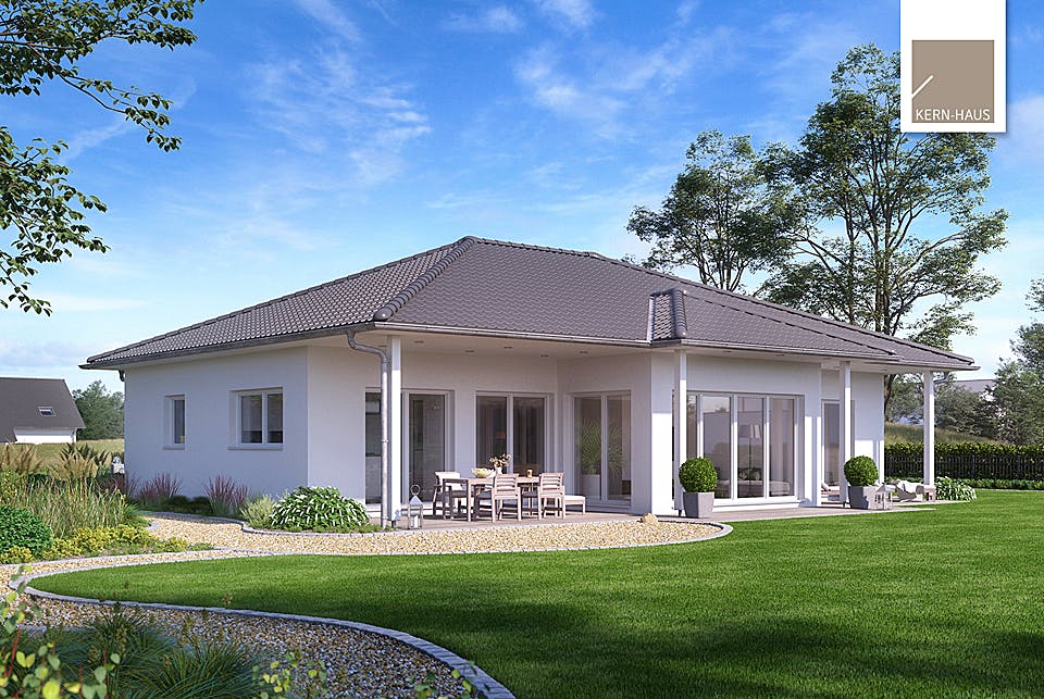 Massivhaus Bungalow Kalea von Kern-Haus Schlüsselfertig ab 422900€, Bungalow Außenansicht 1