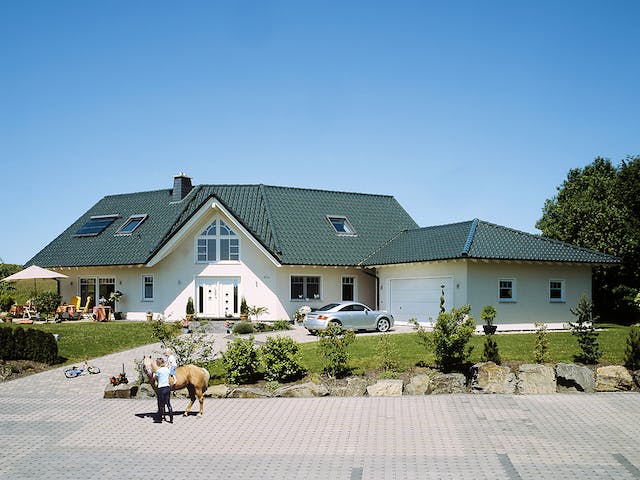 Fertighaus Familio von Fingerhut Haus Schlüsselfertig ab 633051€, Satteldach-Klassiker Außenansicht 1