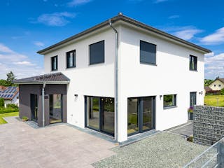 Fertighaus Walmdach 164 von LUXHAUS, Stadtvilla Außenansicht 1