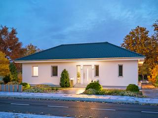 Fertighaus ComfortStyle 13.01 W von massa haus Ausbauhaus ab 158999€, Bungalow Außenansicht 1