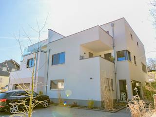 Massivhaus Flachdachhaus am Hang von Massivhaus Rhein Lahn, Cubushaus Außenansicht 2