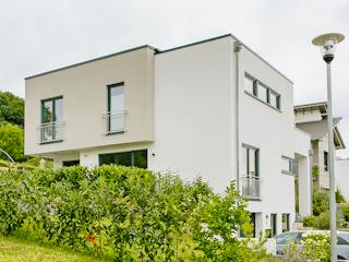 Massivhaus Elegantes Flachdachhaus am Hang von Massivhaus Rhein Lahn, Cubushaus Außenansicht 3