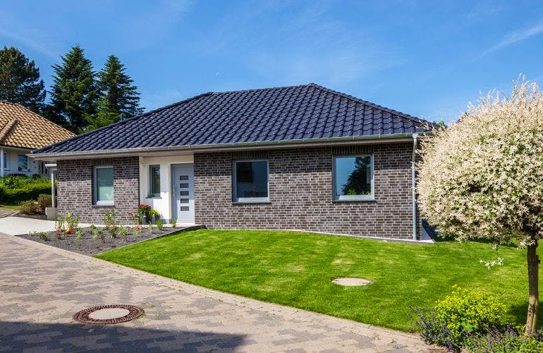 Massivhaus Bungalow Riedel von Zaunmüller Massivhaus, Bungalow Außenansicht 2