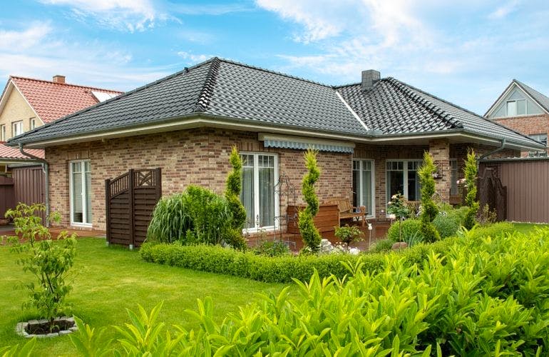 Massivhaus FEENTEICH von Kagebau, Bungalow Außenansicht 1
