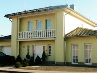 Massivhaus TOSKANA 150 von domoplan massivhaus, Stadtvilla Außenansicht 1