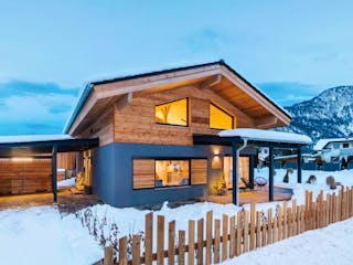 Fertighaus Vitalhaus Wildmoos von Regnauer Hausbau, Satteldach-Klassiker Außenansicht 1