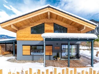 Fertighaus Vitalhaus Wildmoos von Regnauer Hausbau, Satteldach-Klassiker Außenansicht 3