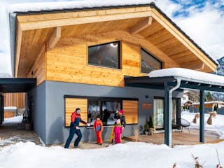 Fertighaus Vitalhaus Wildmoos von Regnauer Hausbau, Satteldach-Klassiker Außenansicht 5