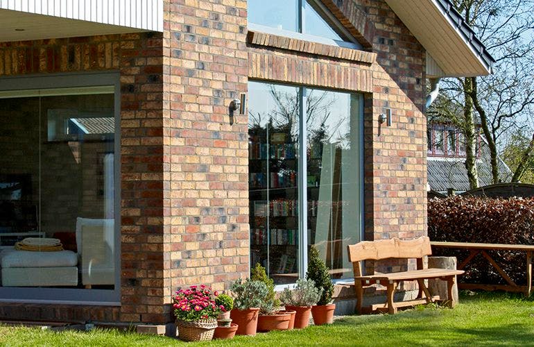Massivhaus Winkelbungalow 135 von ECO System HAUS, Außenansicht 2