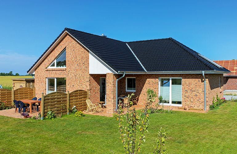 Massivhaus Winkelbungalow 135 von ECO System HAUS, Außenansicht 1