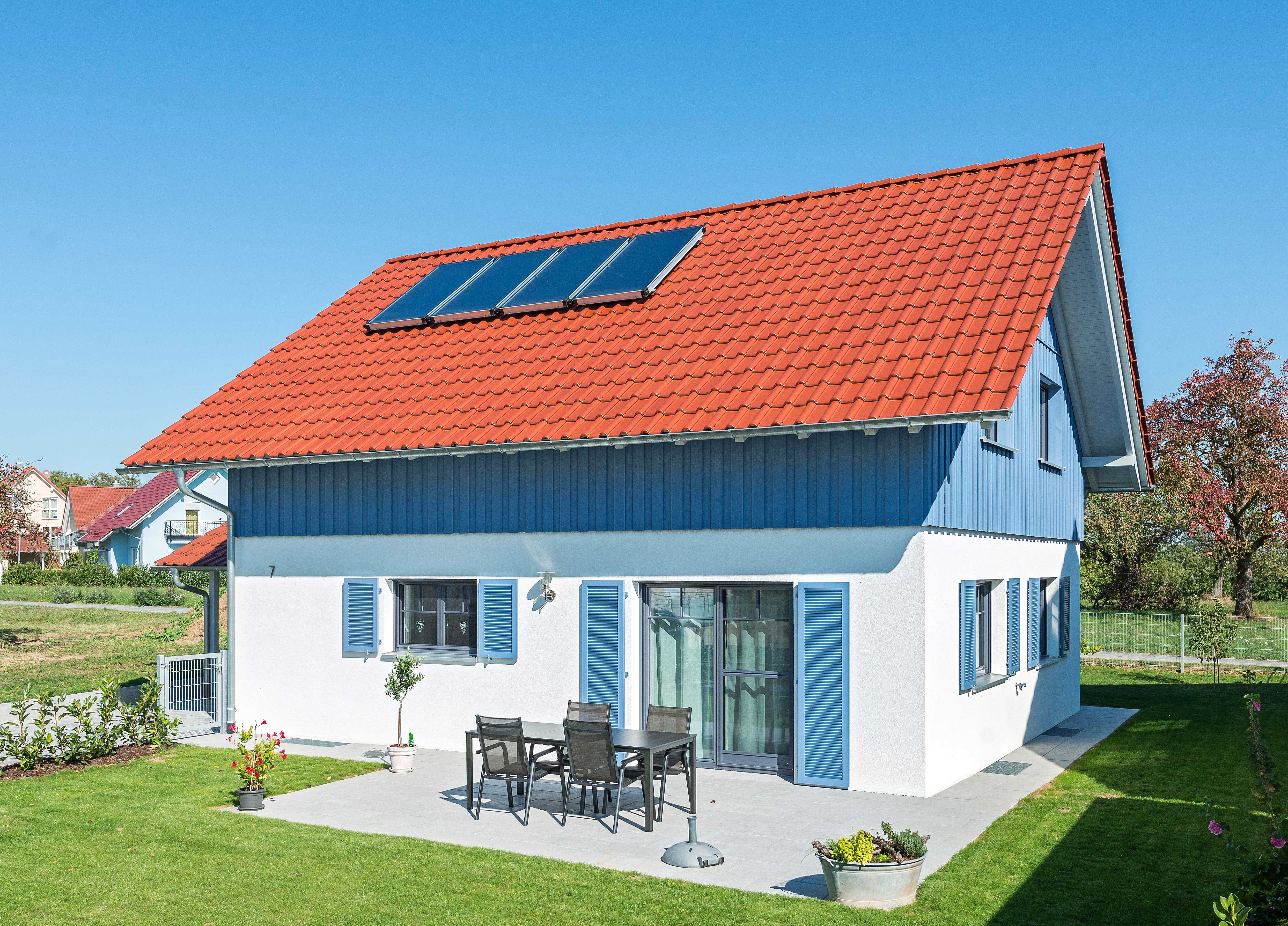 Blockhaus D138 Seifert von Frammelsberger R. Ingenieur-Holzbau, Satteldach-Klassiker Außenansicht 2