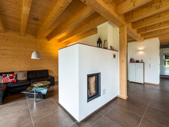 Blockhaus D144 Schwarzwasser von Frammelsberger R. Ingenieur-Holzbau, Satteldach-Klassiker Innenansicht 1