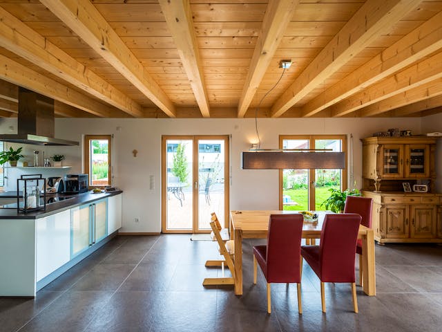 Blockhaus D144 Schwarzwasser von Frammelsberger R. Ingenieur-Holzbau, Satteldach-Klassiker Innenansicht 2