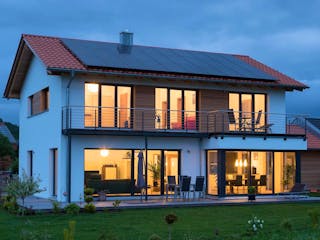 Fertighaus Haus Feldblick von Naturholzhaus Bayern, Satteldach-Klassiker Außenansicht 2