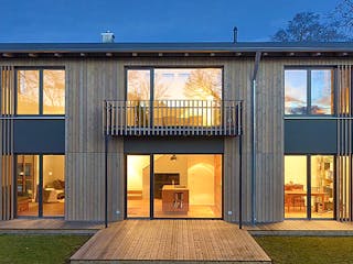 Fertighaus Haus Jacobi von Naturholzhaus Bayern, Satteldach-Klassiker Außenansicht 3