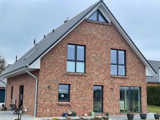 Massivhaus Einfeld von Nissen Massivhaus, Satteldach-Klassiker Außenansicht 4