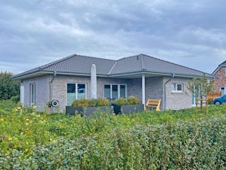 Massivhaus Klein Nordsee von Nissen Massivhaus, Bungalow Außenansicht 3