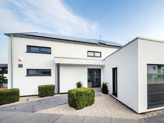 Fertighaus Musterhaus Bad Vilbel von OKAL Haus Schlüsselfertig ab 463900€, Pultdachhaus Außenansicht 3