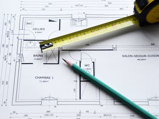 Grundriss mit Bleistift und Maßband