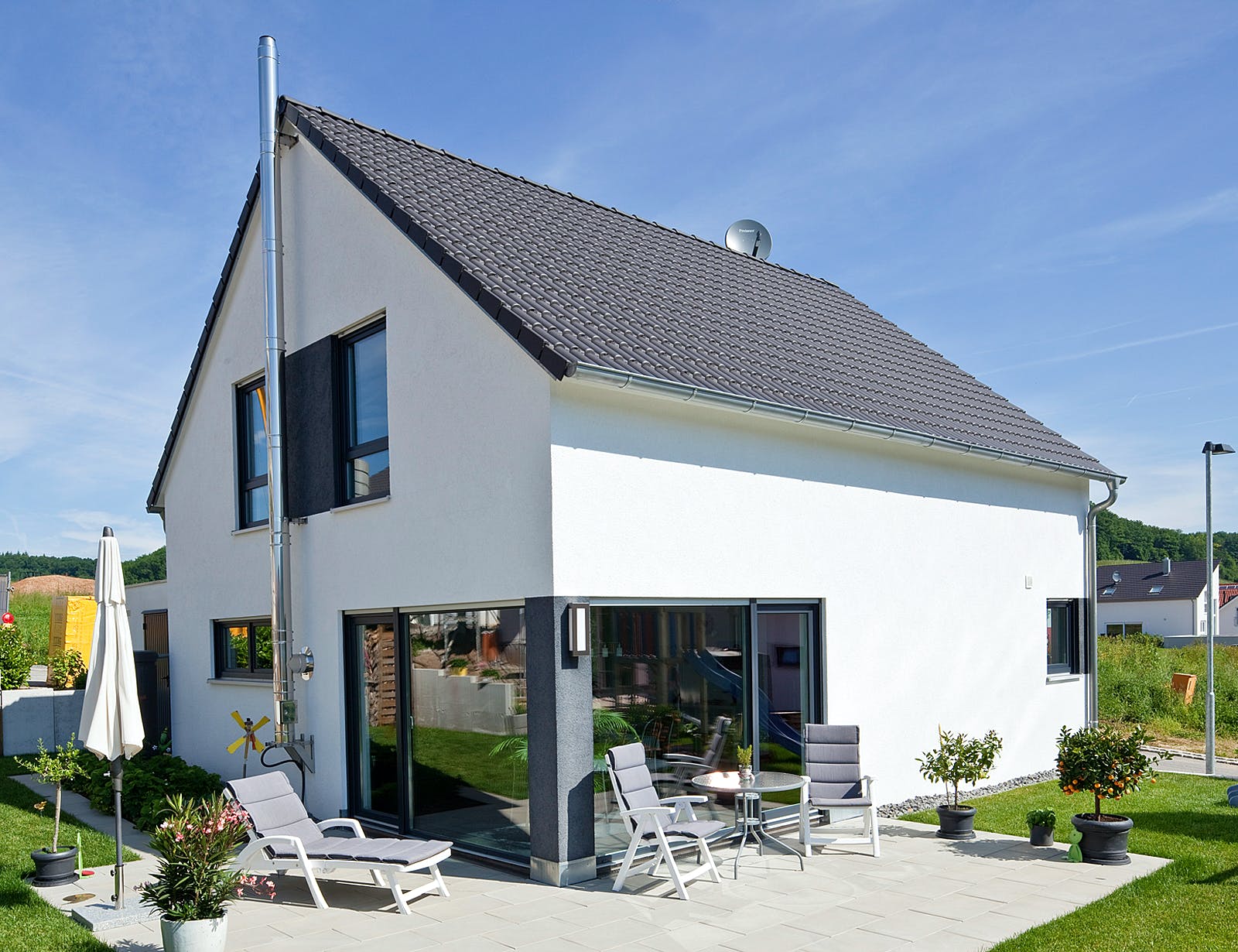Massivhaus Escher von Plan-Concept Massivhaus, Satteldach-Klassiker Außenansicht 2