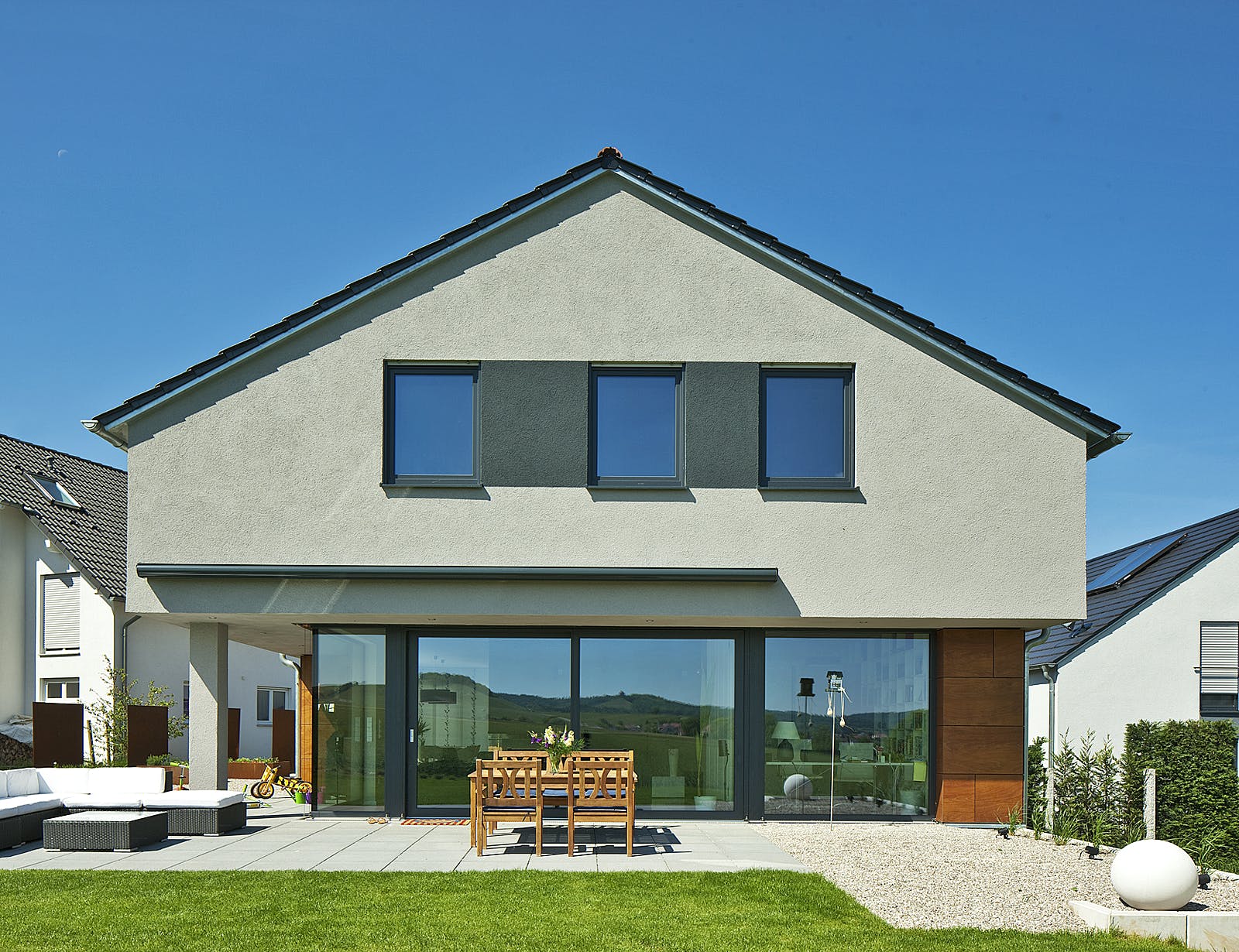 Massivhaus Ohlig von Plan-Concept Massivhaus, Satteldach-Klassiker Außenansicht 1