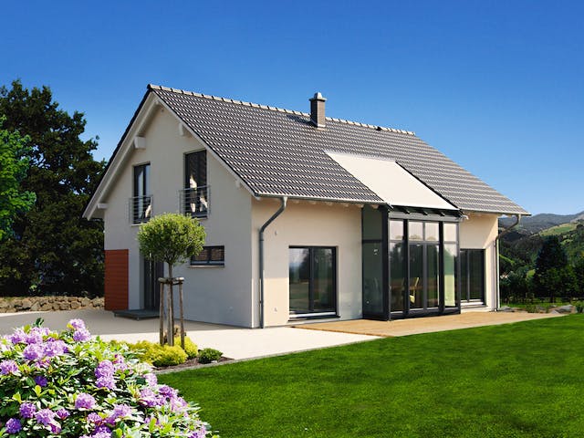 Fertighaus Elarie von Fingerhut Haus Schlüsselfertig ab 470303€, Satteldach-Klassiker Außenansicht 2