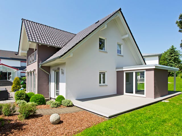 Fertighaus Neunkhausen von Fingerhut Haus Schlüsselfertig ab 445985€, Satteldach-Klassiker Außenansicht 2