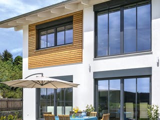 Fertighaus Glonn von Regnauer Hausbau Schlüsselfertig ab 498590€, Satteldach-Klassiker Außenansicht 4