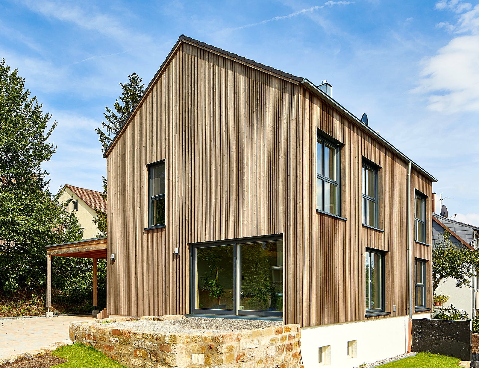 Fertighaus Korntal von Rems-Murr-Holzhaus Schlüsselfertig ab 454000€, Satteldach-Klassiker Außenansicht 2