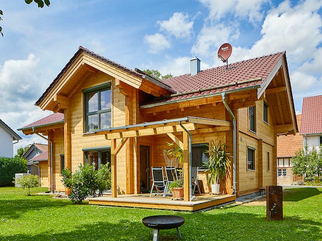 Blockhaus Rosengarten von Rems-Murr-Holzhaus Schlüsselfertig ab 564000€, Blockhaus Außenansicht 1