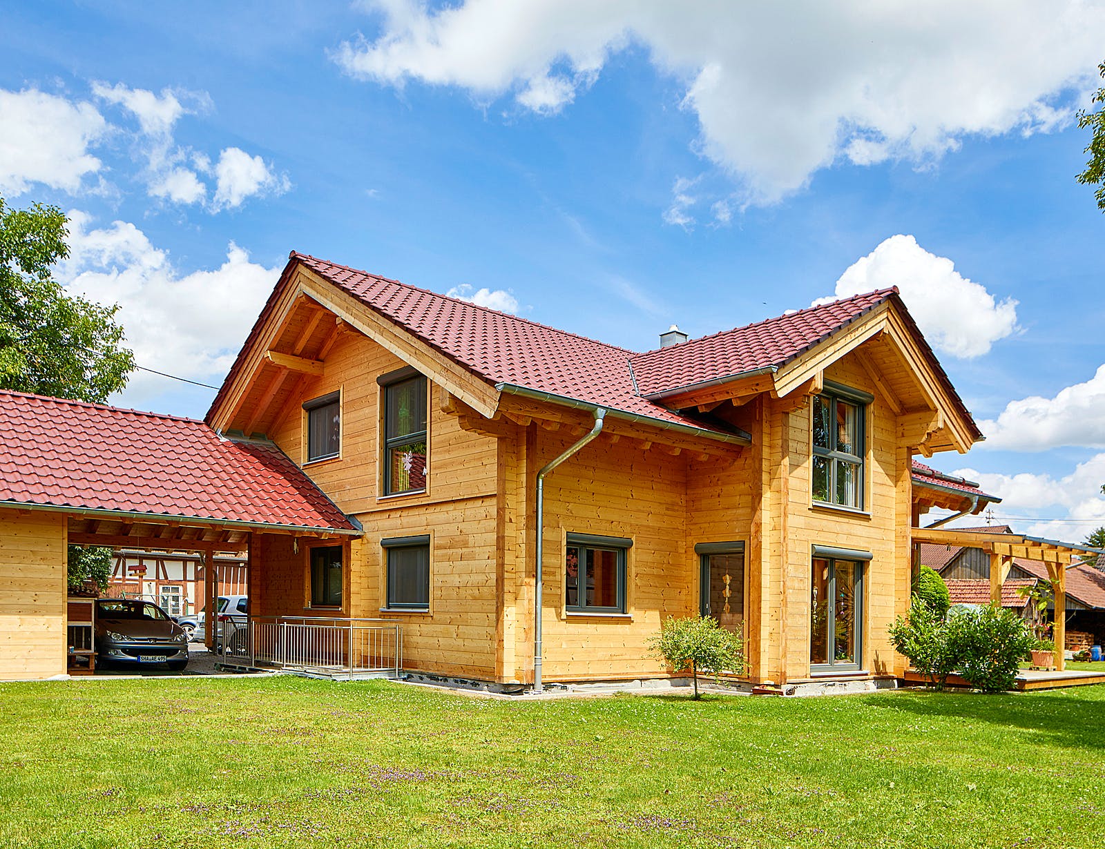 Blockhaus Rosengarten von Rems-Murr-Holzhaus Schlüsselfertig ab 564000€, Blockhaus Außenansicht 2