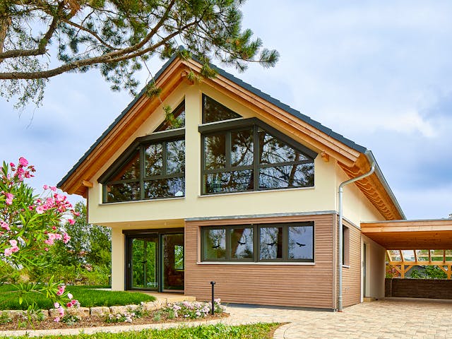 Blockhaus Schwalbenflug von Rems-Murr-Holzhaus Ausbauhaus ab 301811€, Satteldach-Klassiker Außenansicht 1